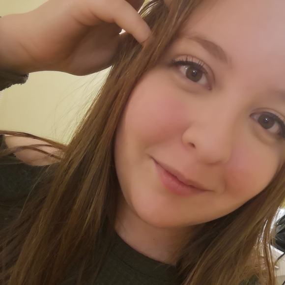 Meet your Posher, Sarah - Picture 1 of 1